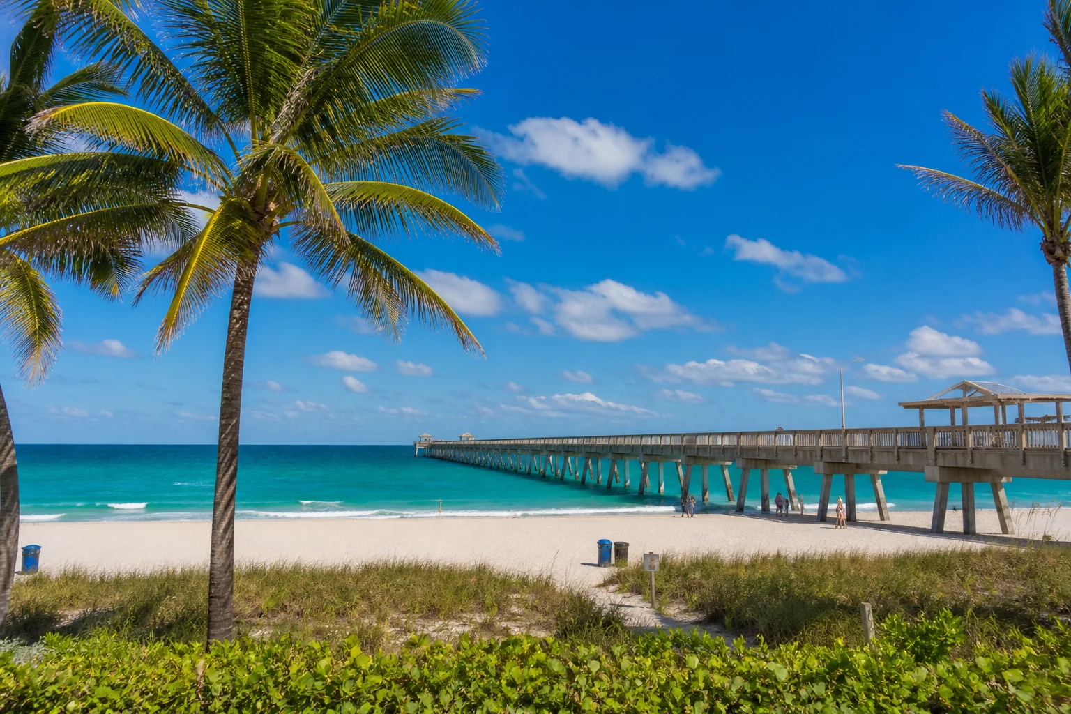 Dania Beach Pier extending into the Atlantic Ocean